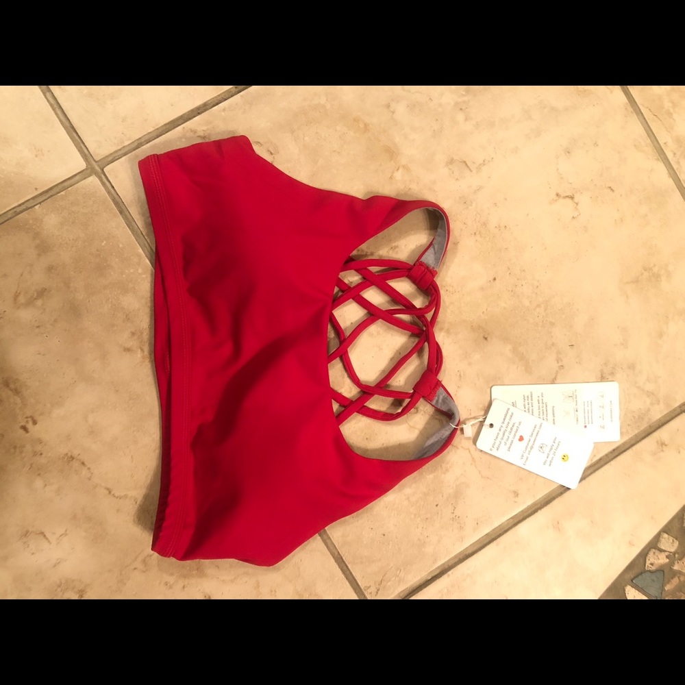 Queenie ke sports bra.
